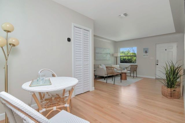 5132 OXFORD AVENUE N, St Petersburg, FL 33710