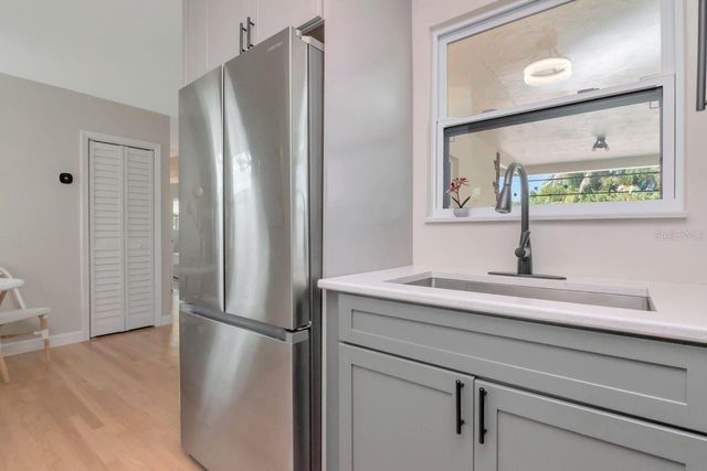 5132 OXFORD AVENUE N, St Petersburg, FL 33710