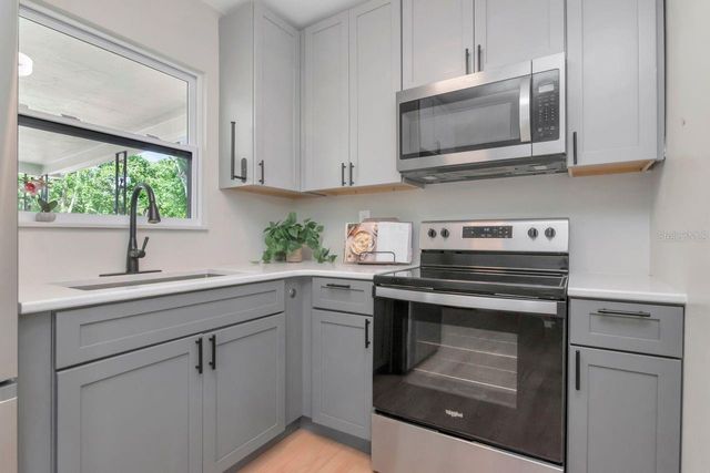 5132 OXFORD AVENUE N, St Petersburg, FL 33710