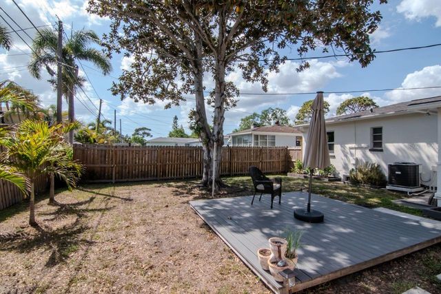 5132 OXFORD AVENUE N, St Petersburg, FL 33710