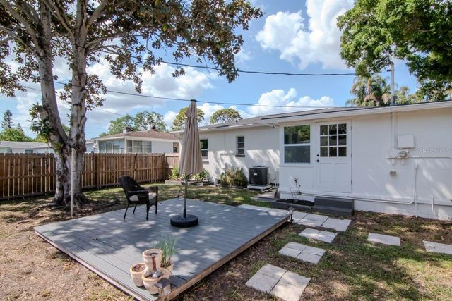 5132 OXFORD AVENUE N, St Petersburg, FL 33710