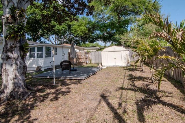 5132 OXFORD AVENUE N, St Petersburg, FL 33710