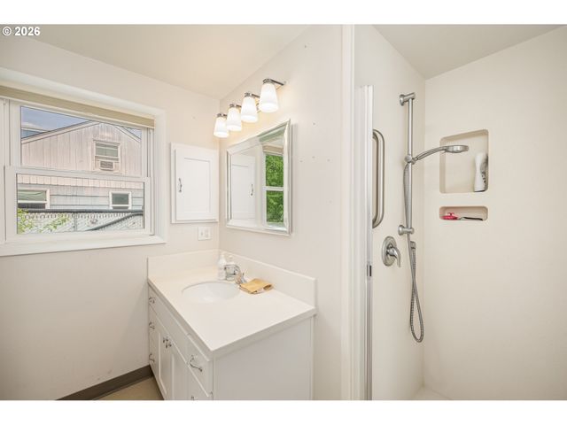 1470 JAY St, Eugene, OR 97402