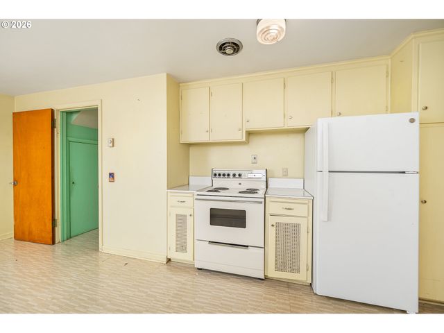 1470 JAY St, Eugene, OR 97402
