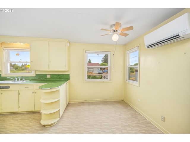 1470 JAY St, Eugene, OR 97402