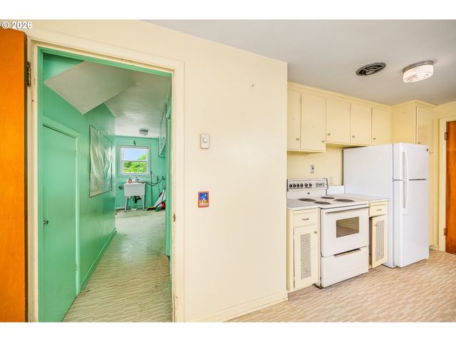 1470 JAY St, Eugene, OR 97402