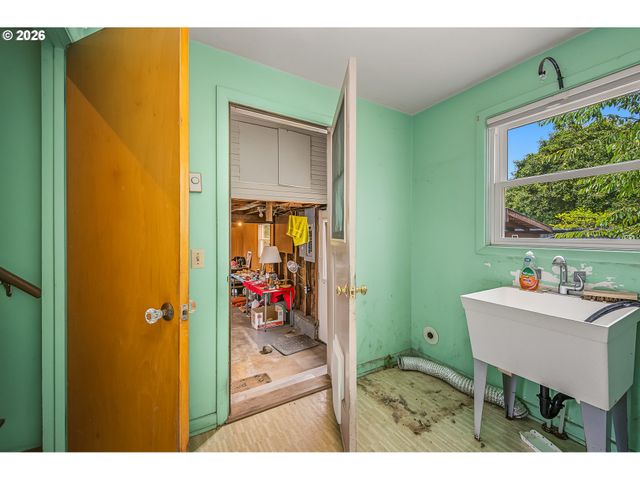 1470 JAY St, Eugene, OR 97402