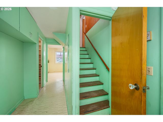 1470 JAY St, Eugene, OR 97402