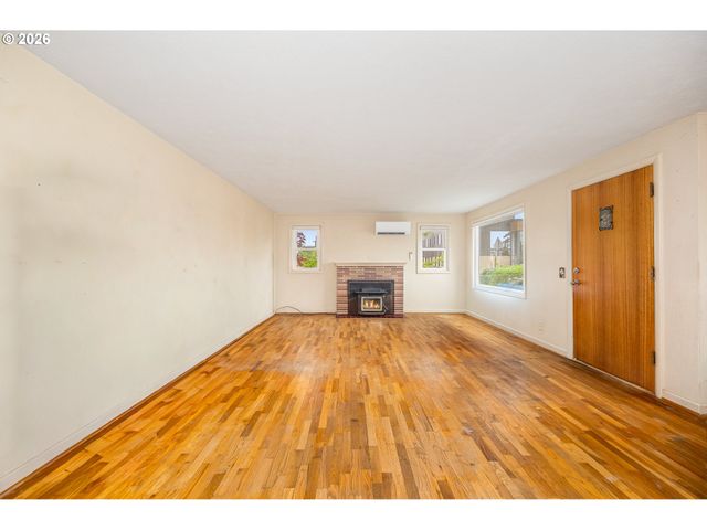 1470 JAY St, Eugene, OR 97402
