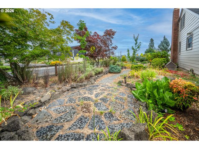 1470 JAY St, Eugene, OR 97402