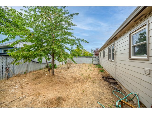 1470 JAY St, Eugene, OR 97402
