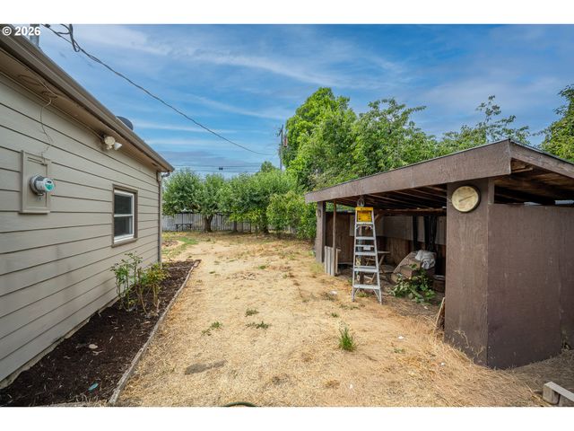 1470 JAY St, Eugene, OR 97402