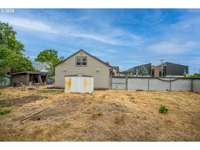 1470 JAY St, Eugene, OR 97402