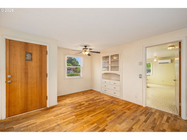1470 JAY St, Eugene, OR 97402