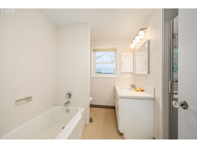 1470 JAY St, Eugene, OR 97402