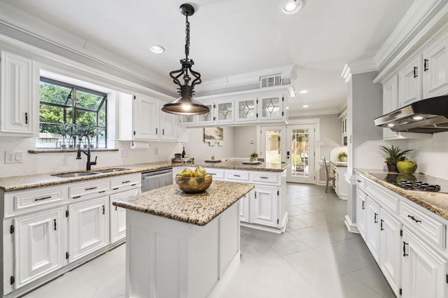 2007 Seven Oaks Drive, Kingwood, TX 77339