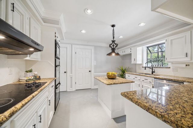 2007 Seven Oaks Drive, Kingwood, TX 77339