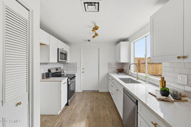 1410 W COLT Road, Chandler, AZ 85224