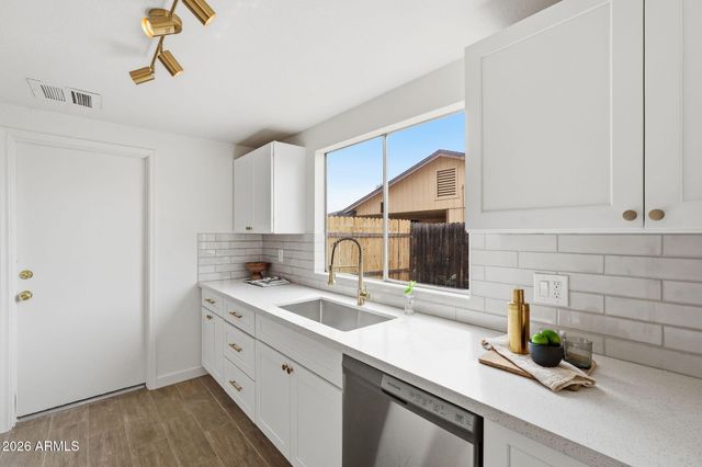 1410 W COLT Road, Chandler, AZ 85224