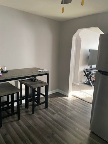 2163 E Mclean Avenue, Burton, MI 48529