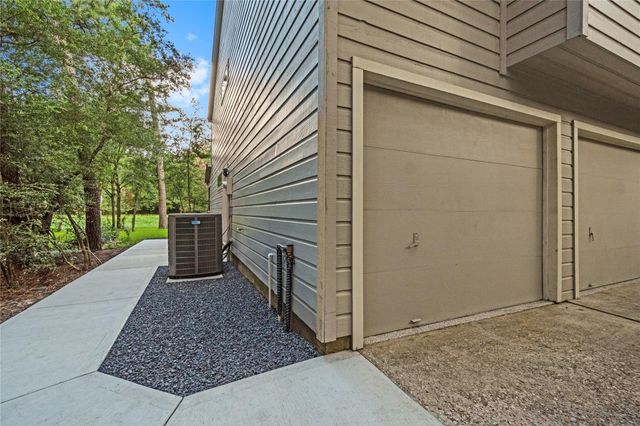 33 Split Rock Court, The Woodlands, TX 77381