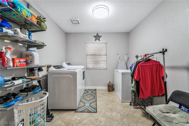 404 Crater Court, Henderson, NV 89014