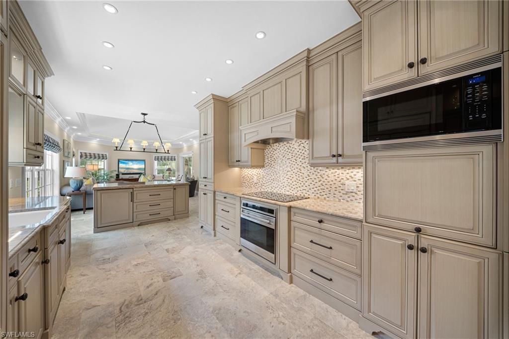 392 Carlton PL 3, NAPLES, FL 34108 — photo 5