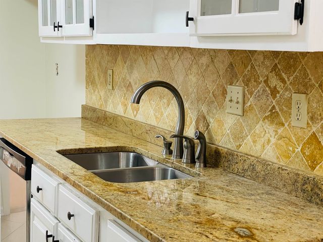 1947 MT BADON LN, Cordova, TN 38016