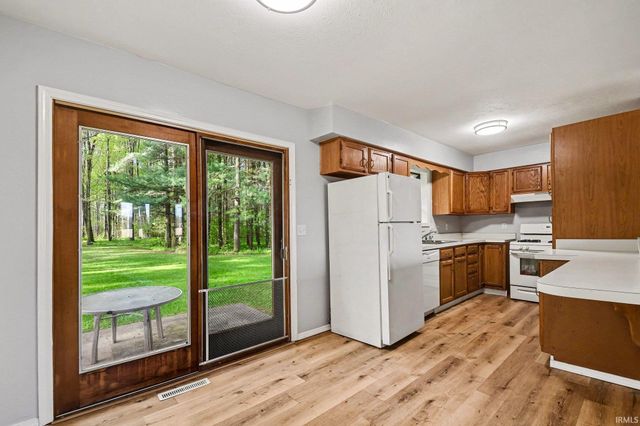 18360 Roosevelt Road, South Bend, IN 46614