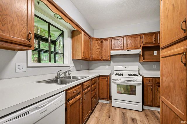 18360 Roosevelt Road, South Bend, IN 46614