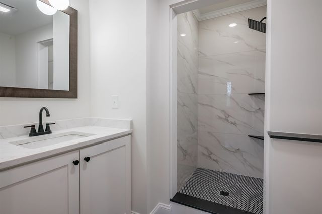 10 Woodfield Street, Nashua, NH 03062