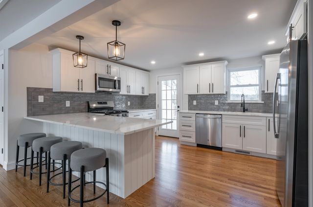 10 Woodfield Street, Nashua, NH 03062