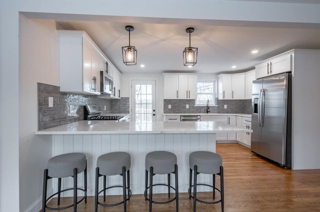 10 Woodfield Street, Nashua, NH 03062