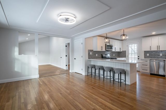 10 Woodfield Street, Nashua, NH 03062