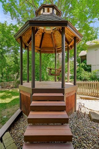 11544 Bradshaw Street, Overland Park, KS 66210