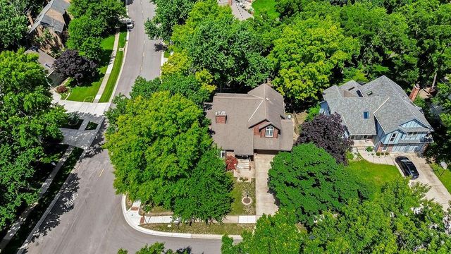 11544 Bradshaw Street, Overland Park, KS 66210