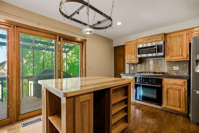 11544 Bradshaw Street, Overland Park, KS 66210