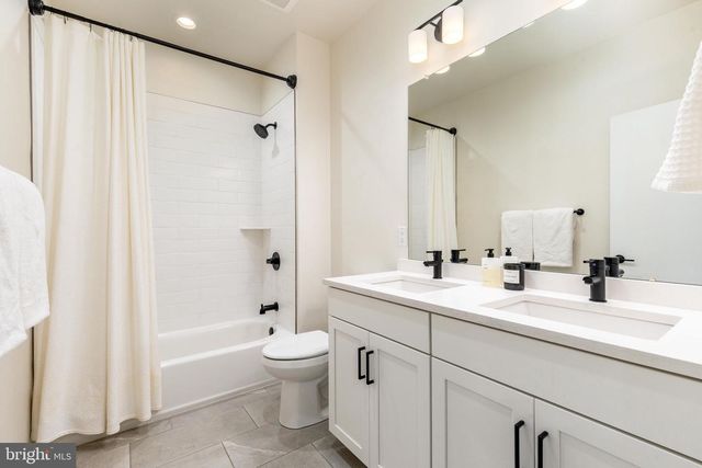 3112 PIERVIEW LN, Philadelphia, PA 19125