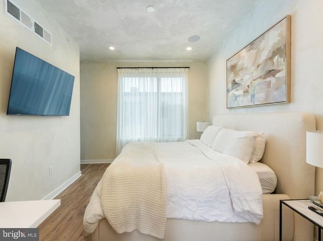 3112 PIERVIEW LN, Philadelphia, PA 19125