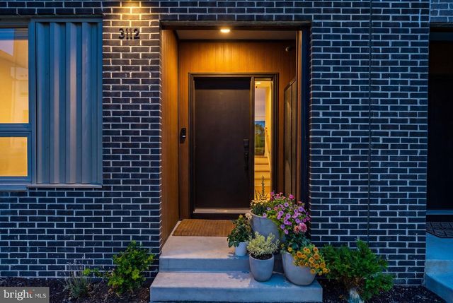 3112 PIERVIEW LN, Philadelphia, PA 19125