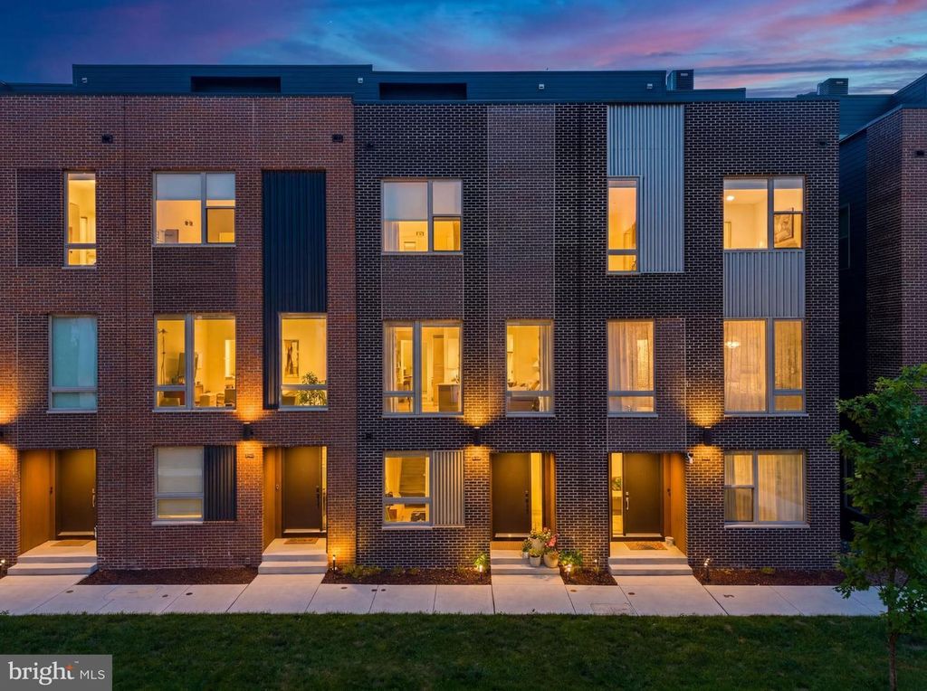 3112 PIERVIEW LN, Philadelphia, PA 19125