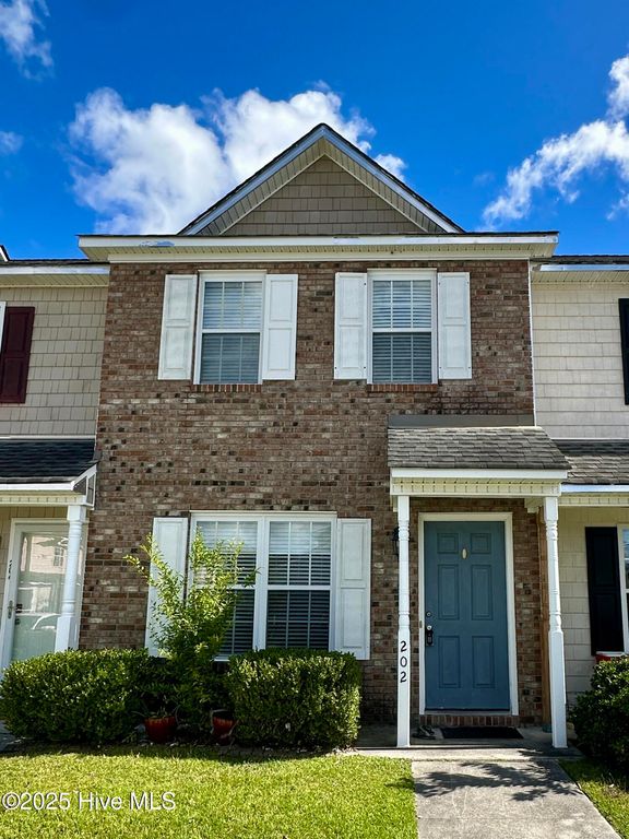 202 Springwood Drive, Jacksonville, NC 28546