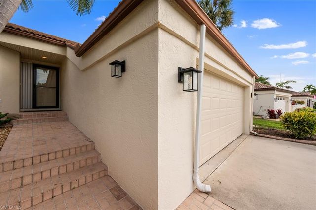 6106 Forest Villas CIR, Fort Myers, FL 33908