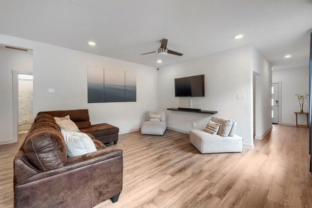 233 NEW HAMPTON WAY, San Marcos, TX 78666