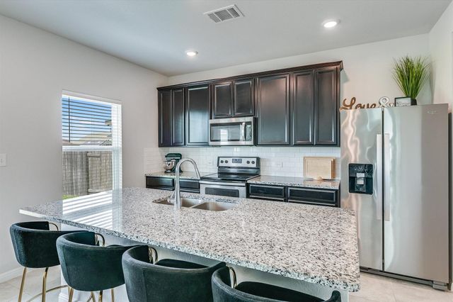 510 Mossy Rock DR, Hutto, TX 78634