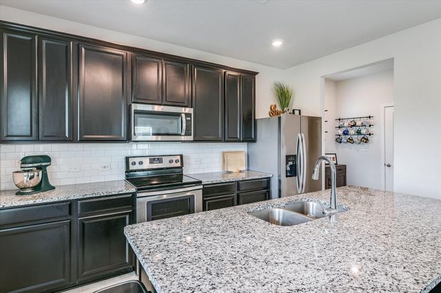 510 Mossy Rock DR, Hutto, TX 78634
