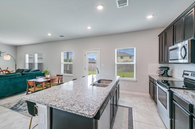 510 Mossy Rock DR, Hutto, TX 78634