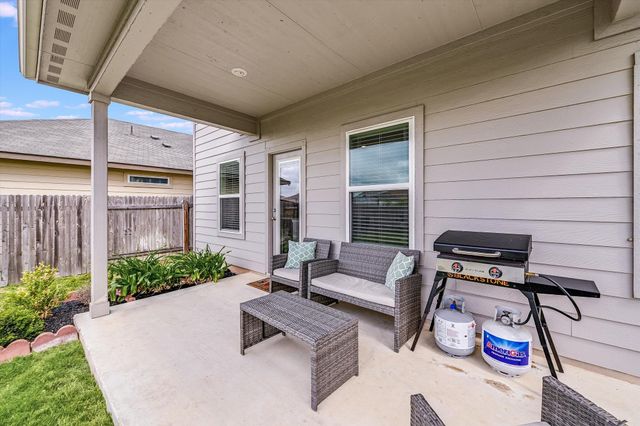 510 Mossy Rock DR, Hutto, TX 78634