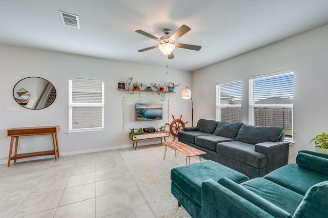 510 Mossy Rock DR, Hutto, TX 78634