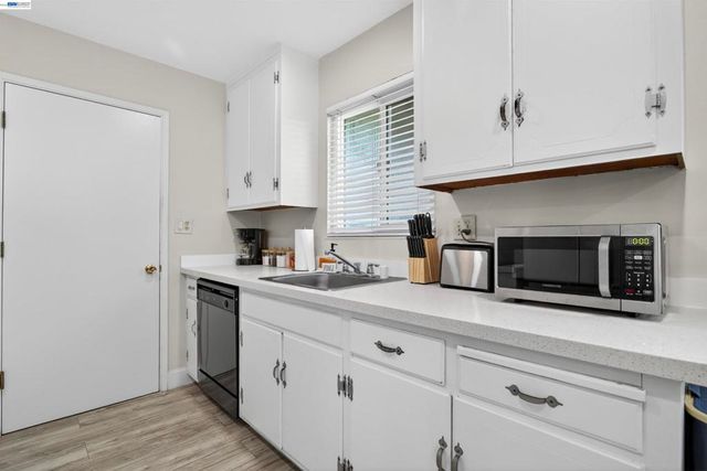 956 W Hacienda, Campbell, CA 95008